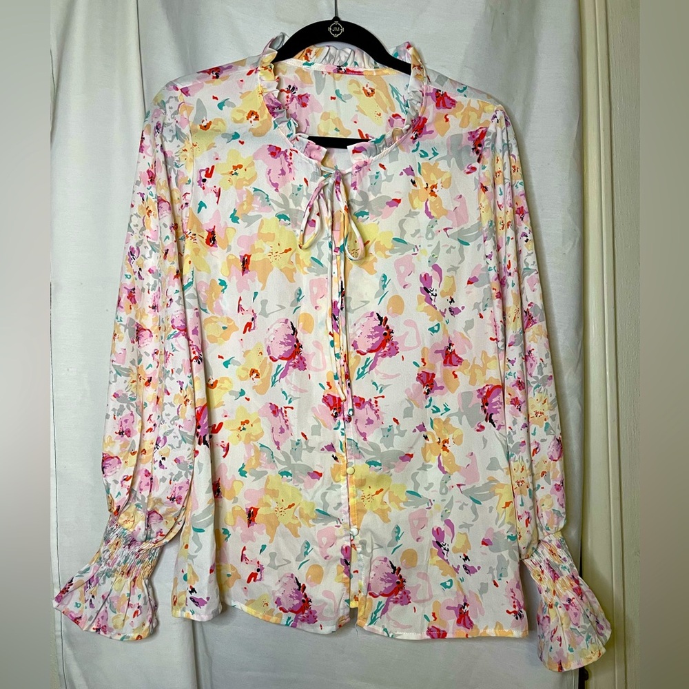 NWOT no brand Cream White Abstract Floral Ruffle Button Down w Tie Front Size L